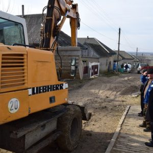 Благоустраивается дорога по улице Кутузова, с переулка Пирогова по Суворова