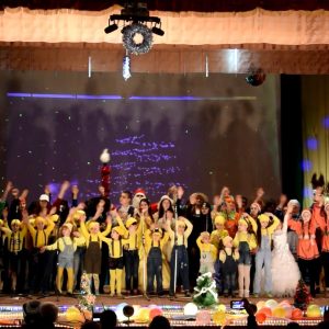 (ВИДЕО) В ДК 30 декабря был показан новогодний мюзикл «Операция С новым годом»