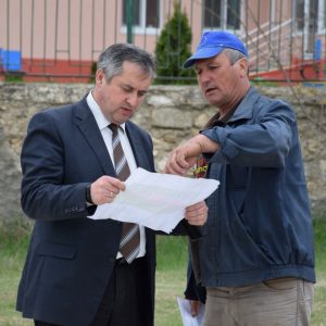 Примар проинспектировал ход строительства новой спортивной площадки строящаяся под эгидой президента Молдовы