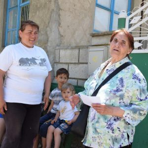 Женсовет «Надежда» в Международный день защиты детей навестил троих детей с подарками и денежной помощью