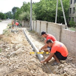 Идёт строительство тротуарной дорожки по улице Макаренко начиная от лицея имени Барановского до улицы Павлова