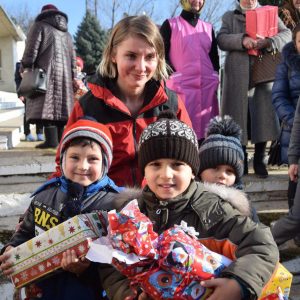 В канун Нового года и рождественских праздников в Копчаке подарки получили более 180 детей