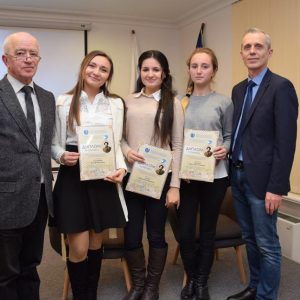 3 ученицы обоих лицеев Копчака стали победительницами конкурса эссе посвящённый 150-летнему юбилею Максима Горького