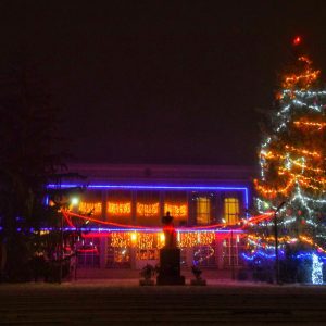 Примэрия поздравляет всех жителей и гостей Копчака с наступающим Новым Годом и приглашает встретить праздник массовым гуляньем на площади, 31 декабря