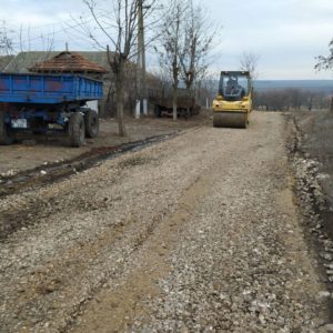 Благоустраивается дорога в «белом варианте» по улице Димитрова