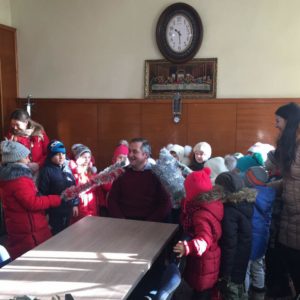 Воспитанники детского сада №3 «Солнышко» поздравили сотрудников примэрии с наступающим Рождеством