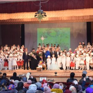 (ФОТО/ВИДЕО) Полный зал Дома Культуры собрал традиционный Рождественский концерт воспитанников воскресной школы Свято-Успенского храма