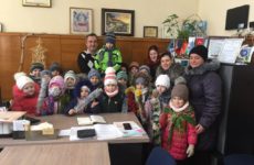 Воспитанники детского сада №2 «Буратино» поздравили сотрудников примэрии с Новым Годом и Рождеством