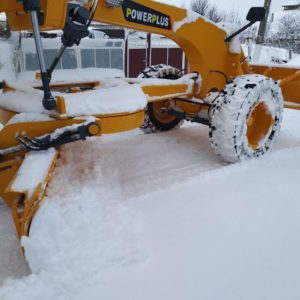 Коммунальная служба примэрии задействовав 3 единицы спецтехники и грейдер очистила большинство улиц от снега