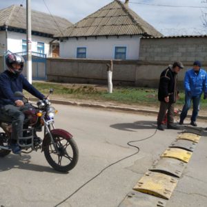 Установка искусственных неровностей по ул. Родака