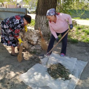 23 апреля коллектив сельской библиотеки провел уборку территории