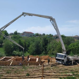 В строящемся парке полным ходом идёт возведение амфитеатра