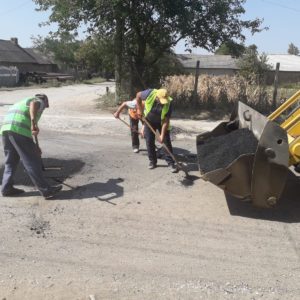 По улицам Родака, Б. Главана и Советская примэрия проводит ямочный ремонт дорог ⠀