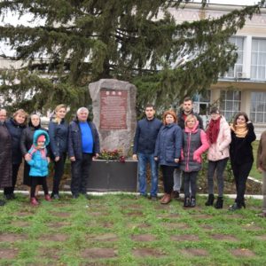 21 ноября, жители с. Копчак возложили цветы к 100 летию рождения Героя Великой Отечественной Войны, Гаризан Михаила Афанасьевича