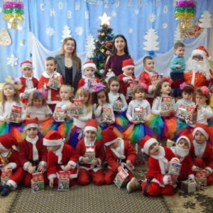 Новогодние театрализованные представления прошли в детских садах Копчака