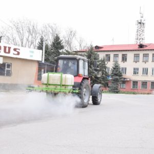 Продолжается обработка общественных мест дезинфицирующими средствами