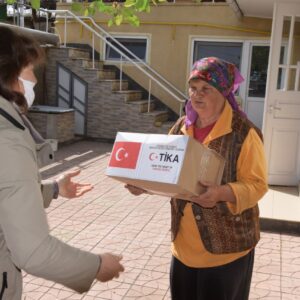 Пенсионеры села Копчак получили гуманитарную помощь от турецкого агенства TIKA