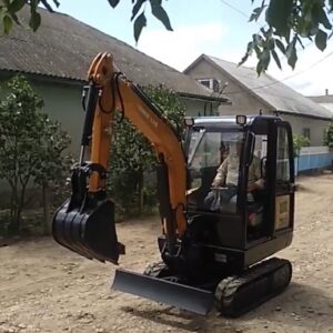 Примэрия села обзавелась новым мини — экскаватором