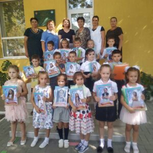 В детском саду №3 от имени примэрии выпускники получили свои первые школьные принадлежности