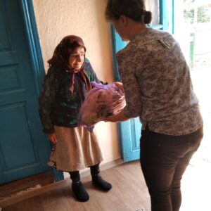В Копчаке 50 пожилых людей получили продуктовые пакеты от примэрии села в преддверии дня пожилого человека