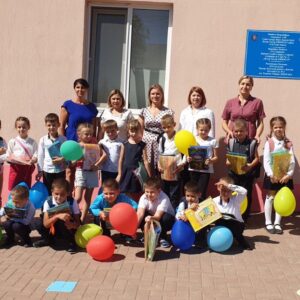 Выпускники детского сада №4 получили школьные принадлежности от примэрии Копчака