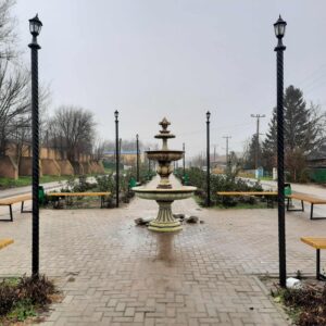 Неизвестные разбили фонтан на Аллее славы