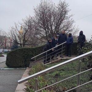 Депутат Николай Драган проигнорировал протестующих жителей своего села перед заседанием депутатов