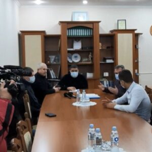 Председатель НСГ Владимир Кысса пригласил примаров и представителей сёл Дезгинжа и Копчак на личную встречу