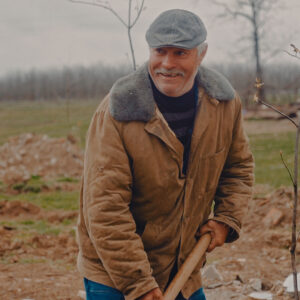 (VIDEO) Жители ул. Мичурина озеленяют овраг.