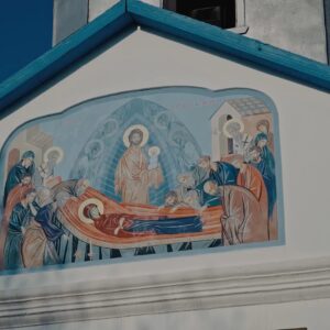 Православные чествуют страстную пятницу в храме