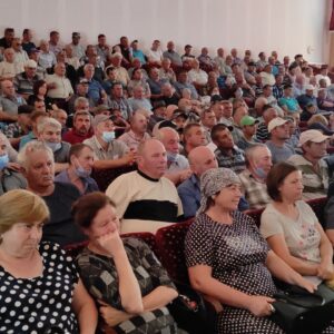 laf.md: В Копчаке провели сход граждан: Обсудили поджог техники и ситуацию в колхозе «Победа»