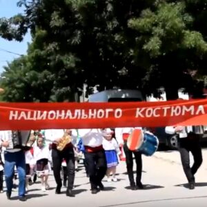 Ярким парадом отметили день «Национального костюма»