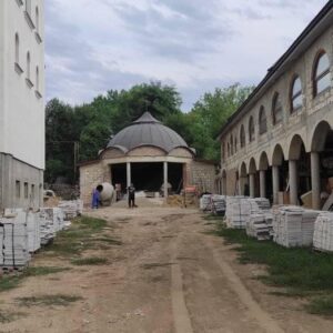 В Копчак прибыли первые 42 тонны мрамора