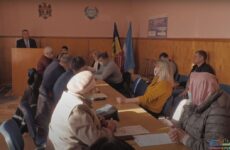 ВИДЕО: Экстренная сессия местного совета в связи с давлением на местную автономию Примэрии села Копчак со стороны руководства Гагаузии