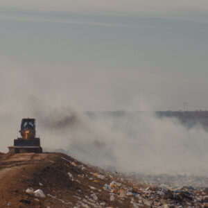 Неизвестные подожгли свалку бытовых отходов