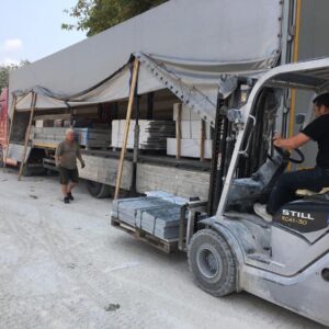 Еще одна фура мрамора готова к отправке в Копчак