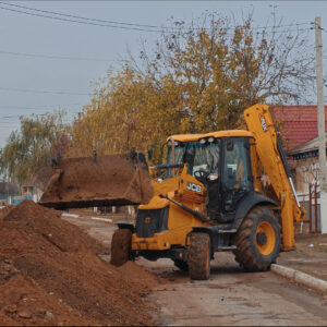 По ул. Б. Главана ведутся работы по расширению канализационных сетей