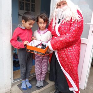 Более 110 детей из социально-уязвимых и незащищенных семей села Копчак получили Рождественские подарки от Примэрии и Местного совета