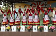 Дом культуры села Копчак с гордостью представил на фестивале народной музыки и танца в селе Макарешть свои талантливые коллективы